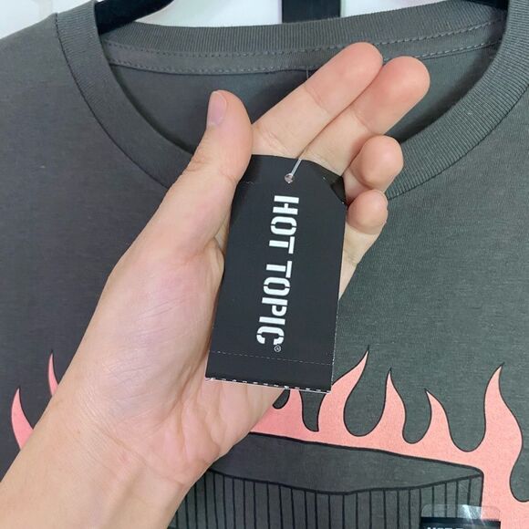 Hot Topic Graphic Shirt, Gray Soft Stretchy NWT size M - Picture 4 of 5